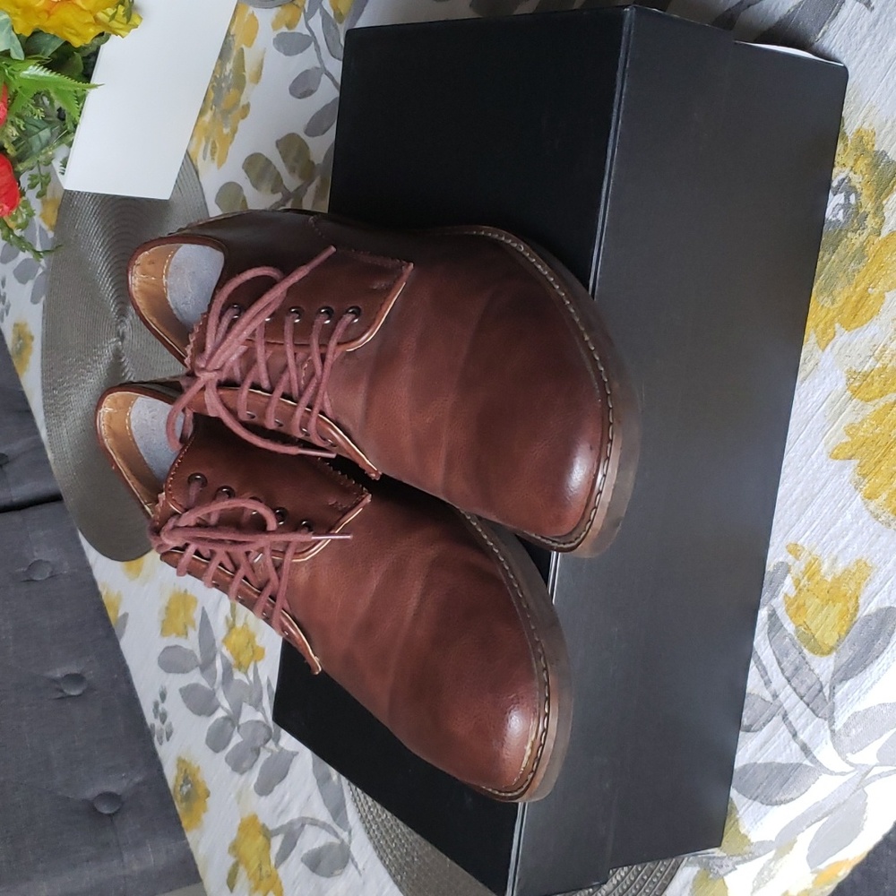 Guess Dress Shoe